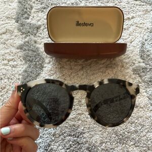 NWT Illesteva Leonard II Sunglasses in color White Tortoise